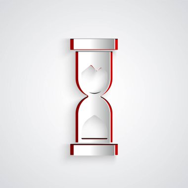 Kağıt, gri zemin üzerinde kum ikonu akan eski kum saatini kesiyor. Kum saati işareti. İş ve zaman yönetimi kavramı. Kağıt sanatı tarzı. Vektör.
