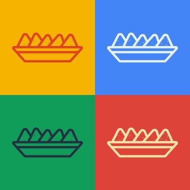 Pop sanat eseri Nachos 'un renkli arka planda izole edilmiş tabak ikonu. Tortilla cipsi veya nachos tortilla. Geleneksel Meksika fast food menüsü. Vektör İllüstrasyonu.