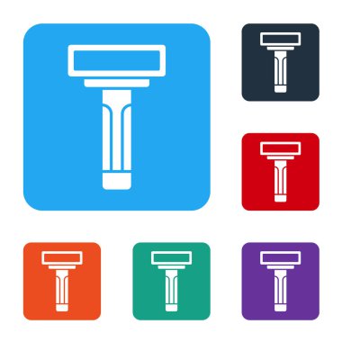 Beyaz traş makinesi simgesi beyaz arkaplanda izole edildi. Renkli kare düğmelerle simgeleri ayarla. Vektör.