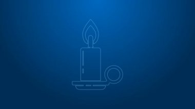 Mavi arkaplanda beyaz çizgi yanan mum ikonu izole edilmiş. Silindirik mum çubuğu ve yanan ateş. 4K Video hareketli grafik canlandırması