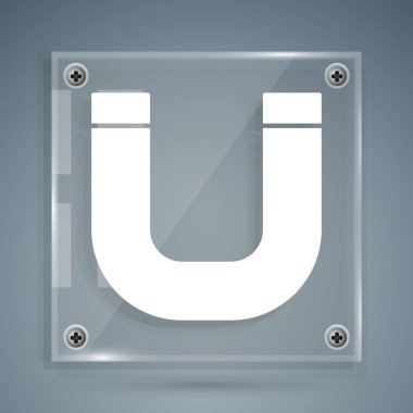 Beyaz Mıknatıs simgesi gri arkaplanda izole edildi. At nalı mıknatısı, manyetizma, manyetizma, çekim. Kare cam paneller. Vektör.