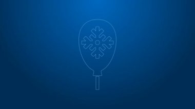 Mavi zemin üzerinde kar tanesi simgesi olan beyaz çizgi balonları izole edildi. Mutlu Noeller ve mutlu yıllar. 4K Video hareketli grafik canlandırması