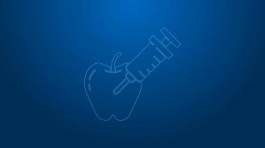 Beyaz çizgi mavi arka planda genetik olarak değiştirilmiş elma simgesi izole edildi. GDO meyvesi. Elmaya şırınga enjekte ediliyor. 4K Video hareketli grafik canlandırması