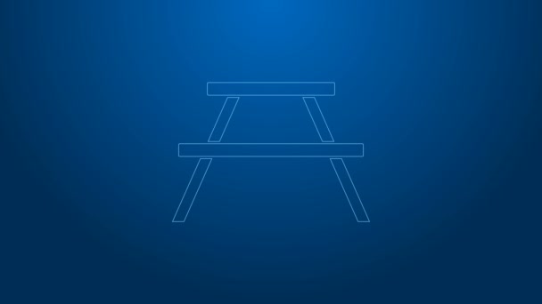 Vit linje picknickbord med bänkar på vardera sidan av tabellen ikonen isolerad på blå bakgrund. 4K Video motion grafisk animation — Stockvideo