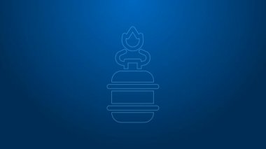 Beyaz çizgi kamp gaz ocağı ikonu mavi arka planda izole edildi. Taşınabilir gaz ocağı. Yürüyüş, kamp malzemeleri. 4K Video hareketli grafik canlandırması