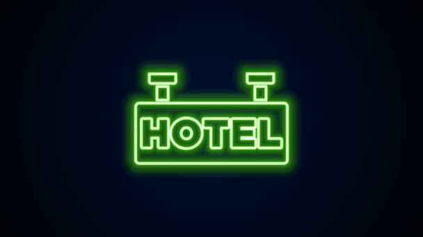 Ragyogó neon line Signboard kültéri reklám szöveggel Hotel ikon elszigetelt fekete alapon. 4K Videó mozgás grafikus animáció — Stock videók