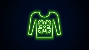 Norveç süslemeleri ve siyah arka planda izole tatil süslemeleri olan parlak neon çizgili Noel süveteri. Örgü kazak. 4K Video hareketli grafik canlandırması