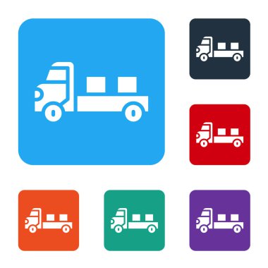 Beyaz kamyonet ikonu beyaz arka planda izole edildi. Renkli kare düğmelerle simgeleri ayarla. Vektör.