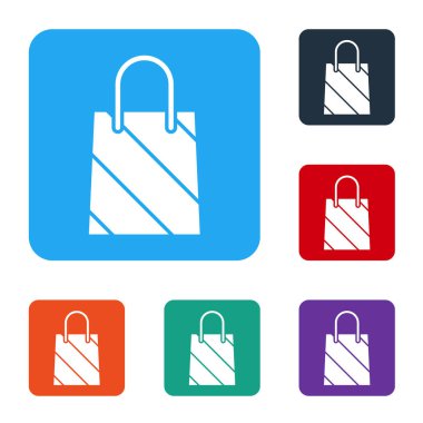 Beyaz arka planda izole edilmiş beyaz Noel kağıt alışveriş torbası ikonu. Paket işareti. Mutlu Noeller ve mutlu yıllar. Renkli kare düğmelerle simgeleri ayarla. Vektör.