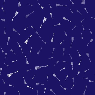 Beyaz Cadıların süpürge ikonu mavi arkaplandaki kusursuz deseni izole etti. Mutlu Cadılar Bayramı Partisi. Vektör.