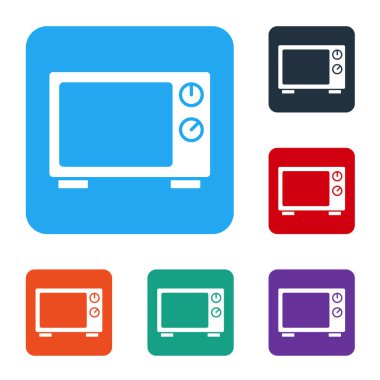 Beyaz arka planda izole edilmiş beyaz mikrodalga fırın ikonu. Ev aletleri simgesi. Renkli kare düğmelerle simgeleri ayarla. Vektör.