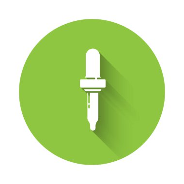Beyaz Pipette simgesi uzun gölgeli izole edilmiş. Tıbbi elementler, kimya laboratuarı ekipmanları. Damlalı boru. Tıp sembolü. Yeşil daire düğmesi. Vektör İllüstrasyonu.