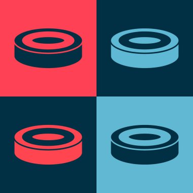 Pop Art Checker oyun çipleri simgesi renk arkaplanında izole edildi. Vektör.