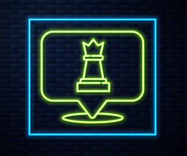 Parlayan neon hattı satranç ikonu tuğla duvar arka planında izole edildi. İş stratejisi. Oyun, yönetim, finans. Vektör.