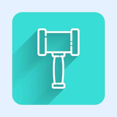 Beyaz çizgi Yargıç Tokmak ikonu uzun gölgelerle izole edildi. Gavel cezaların, faturaların, mahkemenin, adaletin hükmünü verecek. Açık arttırma çekici. Yeşil kare düğmesi. Vektör.