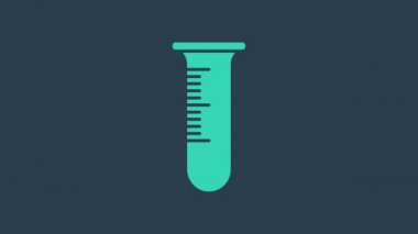 Mavi arka planda turkuaz test tüpü ve matara simgesi izole edildi. Kimyasal laboratuvar testi. Laboratuvar camları. 4K Video hareketli grafik canlandırması