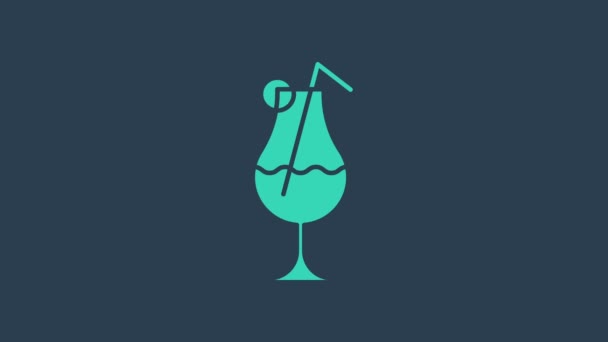 Turkusowy koktajl i ikona napoju alkoholowego odizolowane na niebieskim tle. 4K Animacja graficzna ruchu wideo — Wideo stockowe
