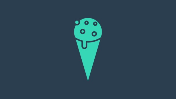 Turkusowe lody w ikonie wafla stożka izolowane na niebieskim tle. Słodki symbol. 4K Animacja graficzna ruchu wideo — Wideo stockowe