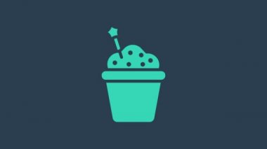 Mavi arkaplanda turkuaz kek simgesi izole edildi. Doğum günün kutlu olsun. 4K Video hareketli grafik canlandırması