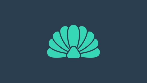 Иконка бирюзовой скаллоп морской раковины выделена на синем фоне. Приморский знак. Видеографическая анимация 4K — стоковое видео