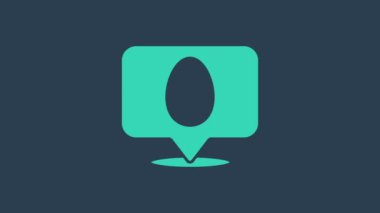 Mavi arka planda paskalya yumurtası ikonu olan turkuaz konuşma balonu. Mutlu Paskalyalar. 4K Video hareketli grafik canlandırması