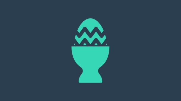 Türkiz Húsvéti tojás egy állvány ikon elszigetelt kék alapon. Boldog Húsvétot! 4K Videó mozgás grafikus animáció — Stock videók