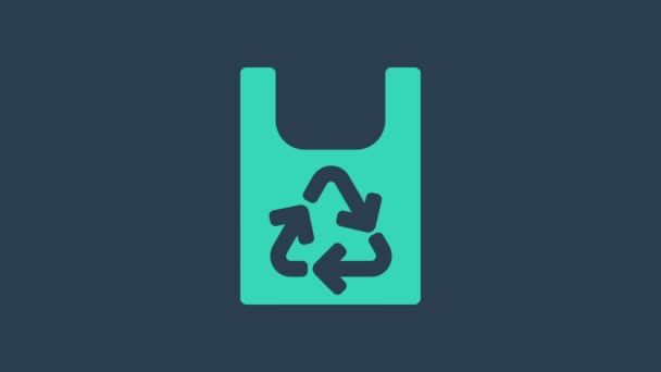 Turkusowa plastikowa torba z ikoną recyklingu izolowana na niebieskim tle. Torba z symbolem recyklingu. 4K Animacja graficzna ruchu wideo — Wideo stockowe