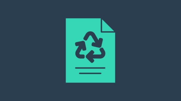 Бірюзовий папір з іконою переробки ізольованим на синьому фоні. 4K Відеографічна анімація — стокове відео
