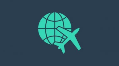 Uçan uçak ikonuna sahip turkuaz Globe mavi arka planda izole edildi. Uçak Dünya 'nın etrafında uçuyor. Uçak dünyası ikonu. 4K Video hareketli grafik canlandırması