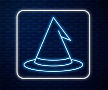 Parlayan neon hattı cadı şapkası simgesi tuğla duvar arkasında izole edilmiş. Mutlu Cadılar Bayramı Partisi. Vektör.