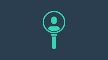 Mavi arka planda izole edilmiş bir insan simgesini aramak için turkuaz büyüteç. İşe alma ya da seçme. Çalışanları ve işi ara. 4K Video hareketli grafik canlandırması