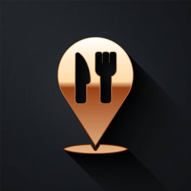 Gold Cafe ve restoran mekanı simgesi siyah arka planda izole edilmiş. Noktanın içinde çatal ve kaşık yeme işareti var. Uzun gölge tarzı. Vektör..