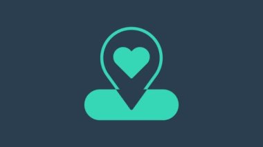 Mavi arkaplanda kalp simgesi izole edilmiş turkuaz harita işaretçisi. Sevgililer Günü. Aşk yeri. Romantik harita iğnesi. 4K Video hareketli grafik canlandırması