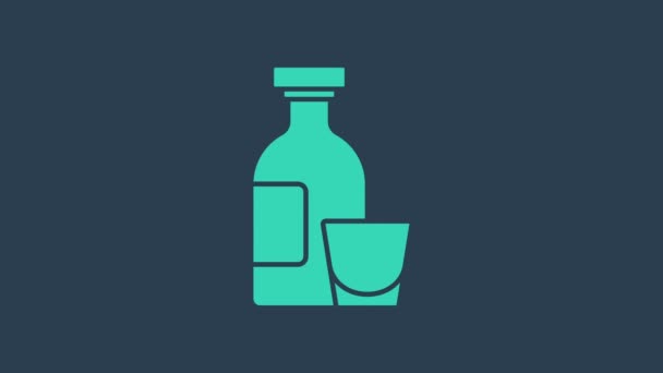 Bebida de álcool turquesa Garrafa de rum e ícone de vidro isolado no fundo azul. Animação gráfica em movimento de vídeo 4K — Vídeo de Stock