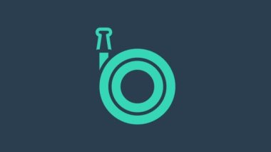 Turkuaz bahçe hortumu ikonu mavi arka planda izole edildi. Sprey tabanca ikonu. Su ekipmanları. 4K Video hareketli grafik canlandırması