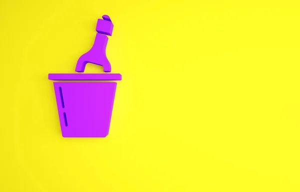 Bottiglia di champagne viola in un'icona a secchio di ghiaccio isolata su sfondo giallo. Concetto minimalista. Illustrazione 3d rendering 3D — Foto Stock