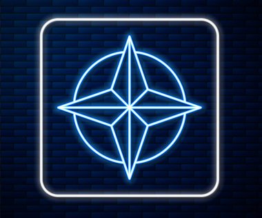 Parlayan neon çizgisi. Rüzgar gül ikonu tuğla duvar arkasında izole edilmiş. Seyahat için pusula simgesi. Navigasyon tasarımı. Vektör.