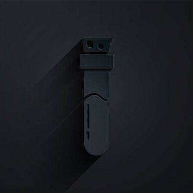 Siyah zemin üzerinde iksir ikonu olan kağıt kesiği. Sihirli iksirli matara. Mutlu Cadılar Bayramı Partisi. Kağıt sanatı tarzı. Vektör.