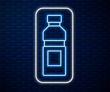 Parlayan neon hattı. Duvarın arkasında izole edilmiş bir su ikonu şişesi. Soda su içme tabelası. Vektör.