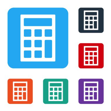 Beyaz Hesap Makinesi simgesi beyaz arkaplanda izole edildi. Muhasebe sembolü. İş hesaplamaları matematik eğitimi ve finans. Renkli kare düğmelerle simgeleri ayarla. Vektör.