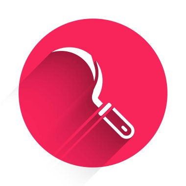 Beyaz Orak simgesi uzun gölgeli izole edilmiş. Kanca işaretini topluyorum. Kırmızı daire düğmesi. Vektör.