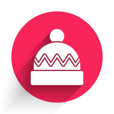 Beyaz Kış şapka ikonu uzun gölgeli izole edilmiş. Kırmızı daire düğmesi. Vektör.