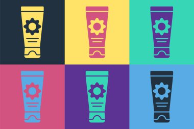 Pop Art Sunscreen kremi renkli arka planda izole edilmiş tüp simgesinde. Cilt için güneş ultraviyole ışığından koruma. Vektör İllüstrasyonu.