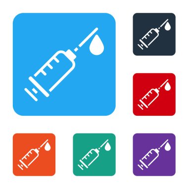Beyaz arka planda beyaz şırınga simgesi izole edildi. Aşı için şırınga, aşı, iğne, grip aşısı. Tıbbi ekipman. Renkli kare düğmelerle simgeleri ayarla. Vektör.