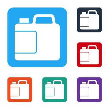 Çamaşır deterjanı, çamaşır suyu, bulaşık deterjanı ya da beyaz arka planda izole edilmiş başka bir temizlik malzemesi için beyaz plastik şişe. Renkli kare düğmelerle simgeleri ayarla. Vektör.