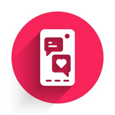 Kalp emojisi konuşma balonlu beyaz akıllı telefon ekran simgesinden uzun gölgeli bir mesaj al. Sevgililer Günü. Kırmızı daire düğmesi. Vektör.