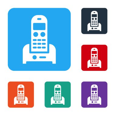 Beyaz Telefon simgesi beyaz arkaplanda izole edildi. Sabit telefon. Renkli kare düğmelerle simgeleri ayarla. Vektör İllüstrasyonu.