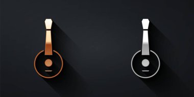 Siyah arkaplanda altın ve gümüş renkli Banjo simgesi var. Müzik aleti. Uzun gölge tarzı. Vektör.