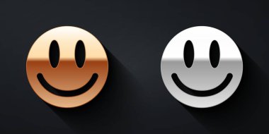 Altın ve gümüş renkli gülen yüz simgesi siyah arkaplanda izole edilmiş. Gülümseyen ifade. Mutlu gülümseme sohbet sembolleri. Uzun gölge tarzı. Vektör.