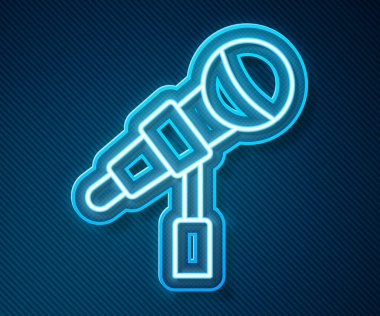 Parlayan neon hattı mikrofon simgesi mavi arkaplanda izole edildi. Radyodaki mikrofondan. Sözcü işareti. Vektör.